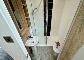 Bathroom - Platinum 2 Bed Spa Slps 4 (Pet) (Clarach)