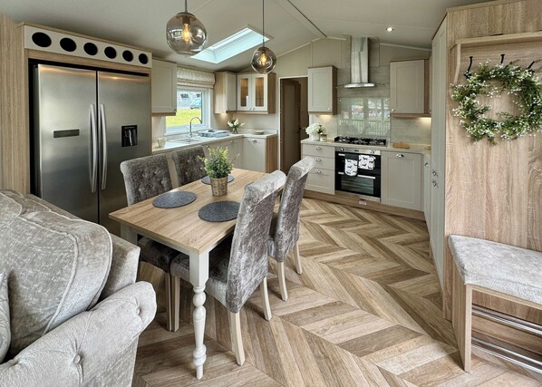 冷蔵庫、オーブン、コンロ、トースター