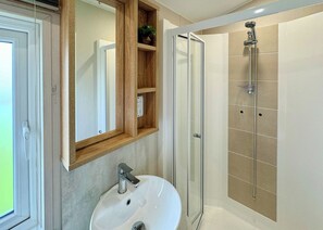 Bathroom - Platinum 2 Bed Spa Slps 4 (Pet) (Clarach)