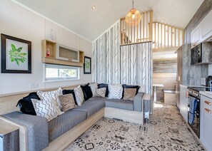 Living area - Baird's Chalet (Pet Friendly) (Coldstream)