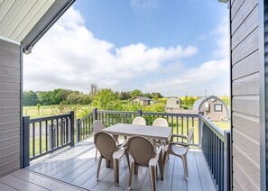 Outdoor dining - Baird's Chalet (Pet Friendly) (Coldstream)