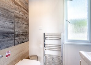 Bathroom - Baird's Chalet (Pet Friendly) (Coldstream)