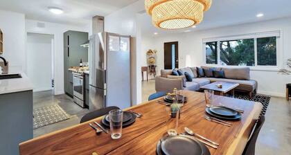 Tranquil Desert Escape: 10 Min walk to JT Village!