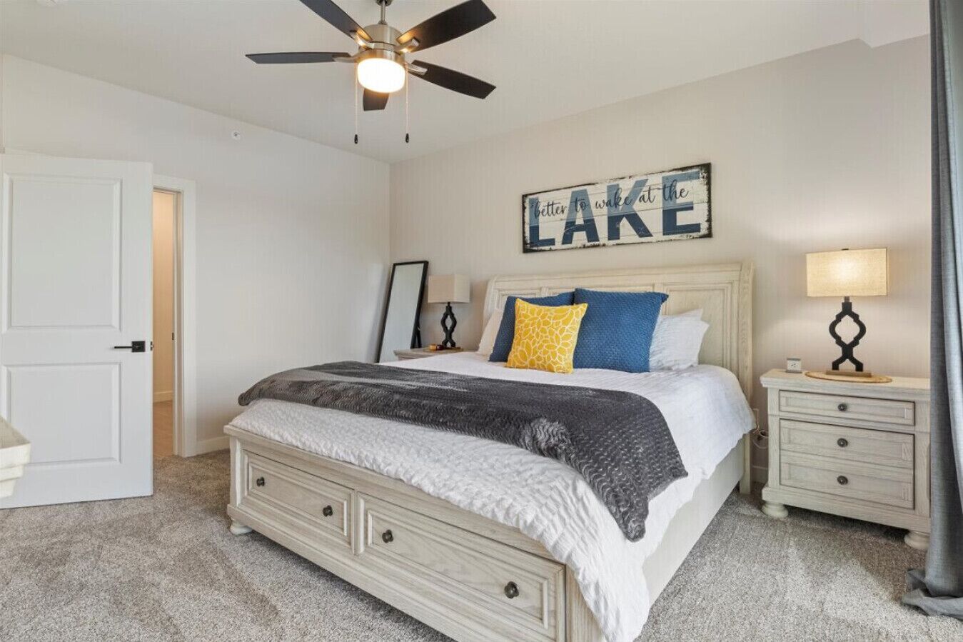 3 bedrooms, desk, travel crib, WiFi (free)