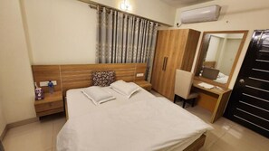 1 dormitorio, escritorio, espacio para trabajar con un portátil