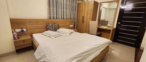 Family Suite, Balcony, Sea View | Desk, laptop workspace, free WiFi