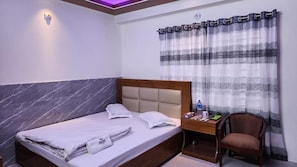 Deluxe Double Room, Balcony, Sea View | 1 bedroom, desk, laptop workspace, free WiFi