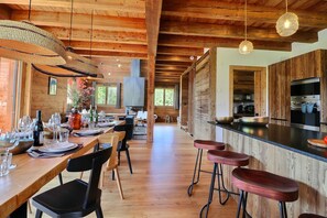 Dining - NEW: Welcome to Chalet Alpaga – A 5* chalet 10 minutes from the Avoriaz area (Montriond)