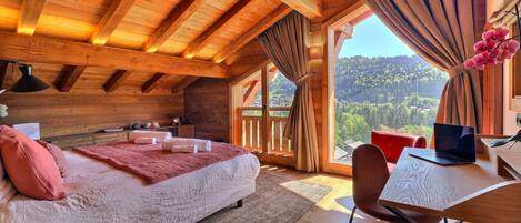 5 Schlafzimmer, Schreibtisch, Bügeleisen/Bügelbrett, Reisekinderbett