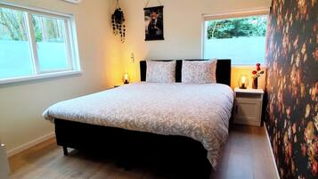 2 slaapkamers, een strijkplank/strijkijzer, wifi, beddengoed