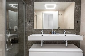 Comfort Suite, Sea View | Bathroom | Hair dryer, towels, soap, toilet paper