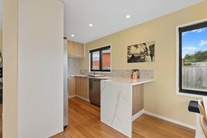Fridge, microwave, oven, stovetop - Sundrenched 70's | 3 Bed + Sleep-out with Spa Pool (Rotorua)