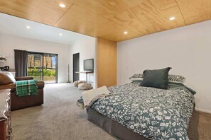 4 bedrooms, iron/ironing board, travel cot, WiFi