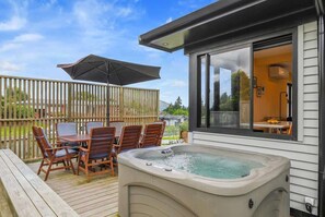 Outdoor dining - Sundrenched 70's | 3 Bed + Sleep-out with Spa Pool (Rotorua)