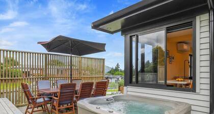 Sundrenched 70's | 3 Bed + Sleep-out with Spa Pool
