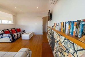Lobby - All Seasons Escape | 5BR Cyclist's Hilltop Retreat (Rotorua)