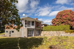 Exterior - All Seasons Escape | 5BR Cyclist's Hilltop Retreat (Rotorua)