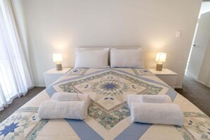 5 quartos, ferros/tábuas de passar roupa, Wi-Fi, roupa de cama