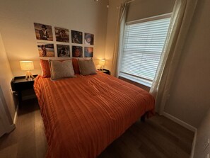 4 slaapkamers, een strijkplank/strijkijzer, reisbedje, gratis wifi