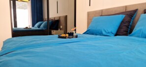 1 habitación, caja de seguridad en la habitación y escritorio 