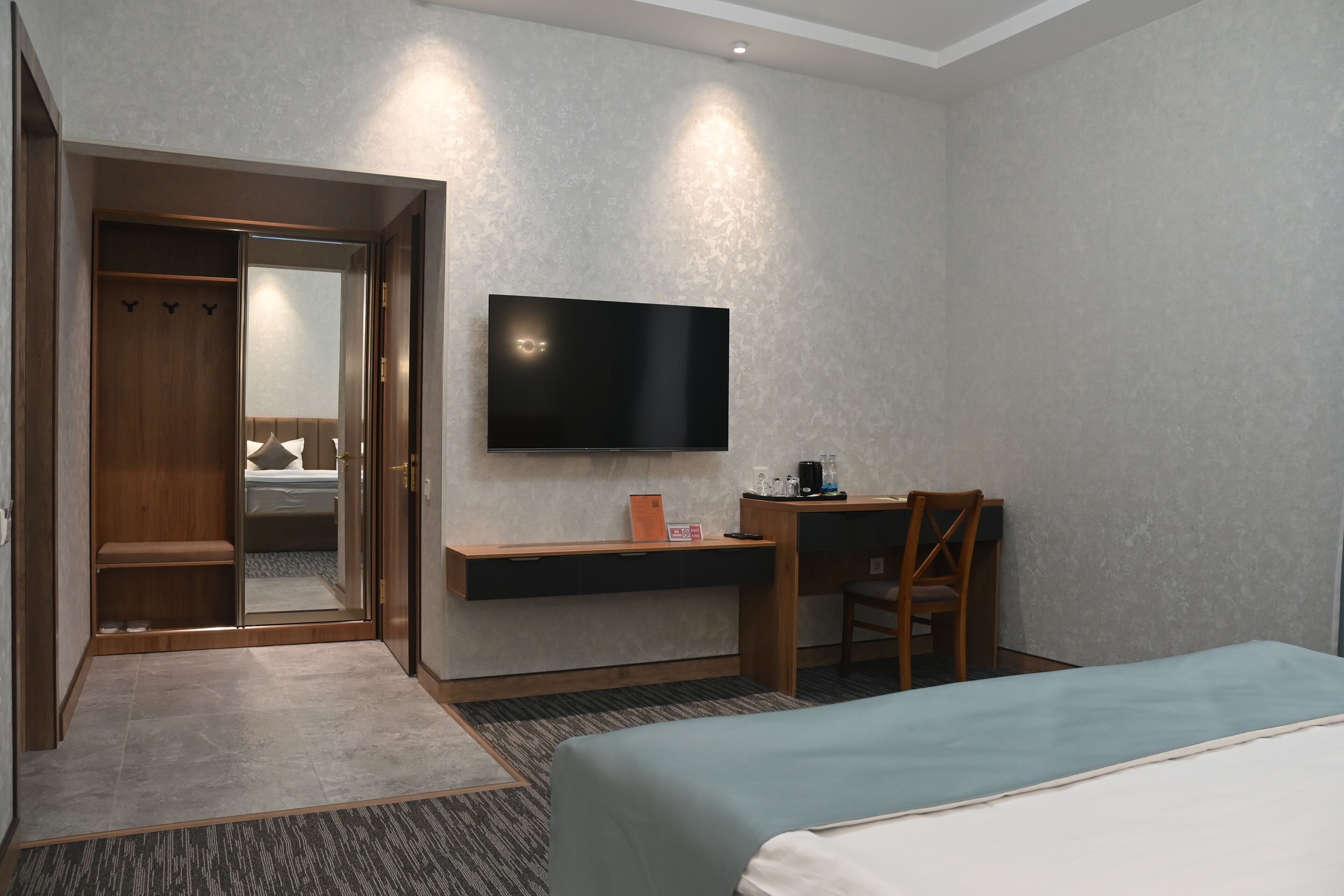 ห้องดีลักซ์ดับเบิล | โต๊ะทำงาน, ผ้าม่านกันแสง, เตารีด/โต๊ะรีดผ้า, Wi-Fi ฟรี