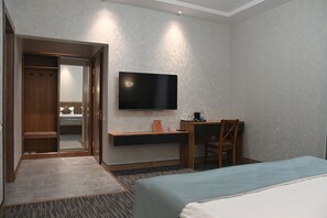 Deluxe Double Room | Desk, blackout drapes, iron/ironing board, free WiFi - My Status Hotel (Tashkent)