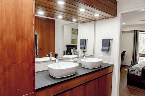 The Timboon Villa - 5 bedroom home