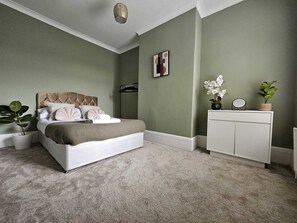 3 Schlafzimmer, Bügeleisen/Bügelbrett, WLAN, Bettwäsche