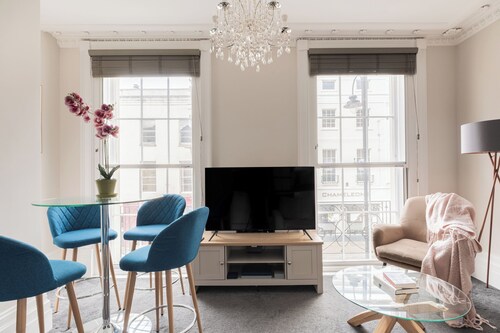 Stunning 2 Bed in Centre of Cheltenham