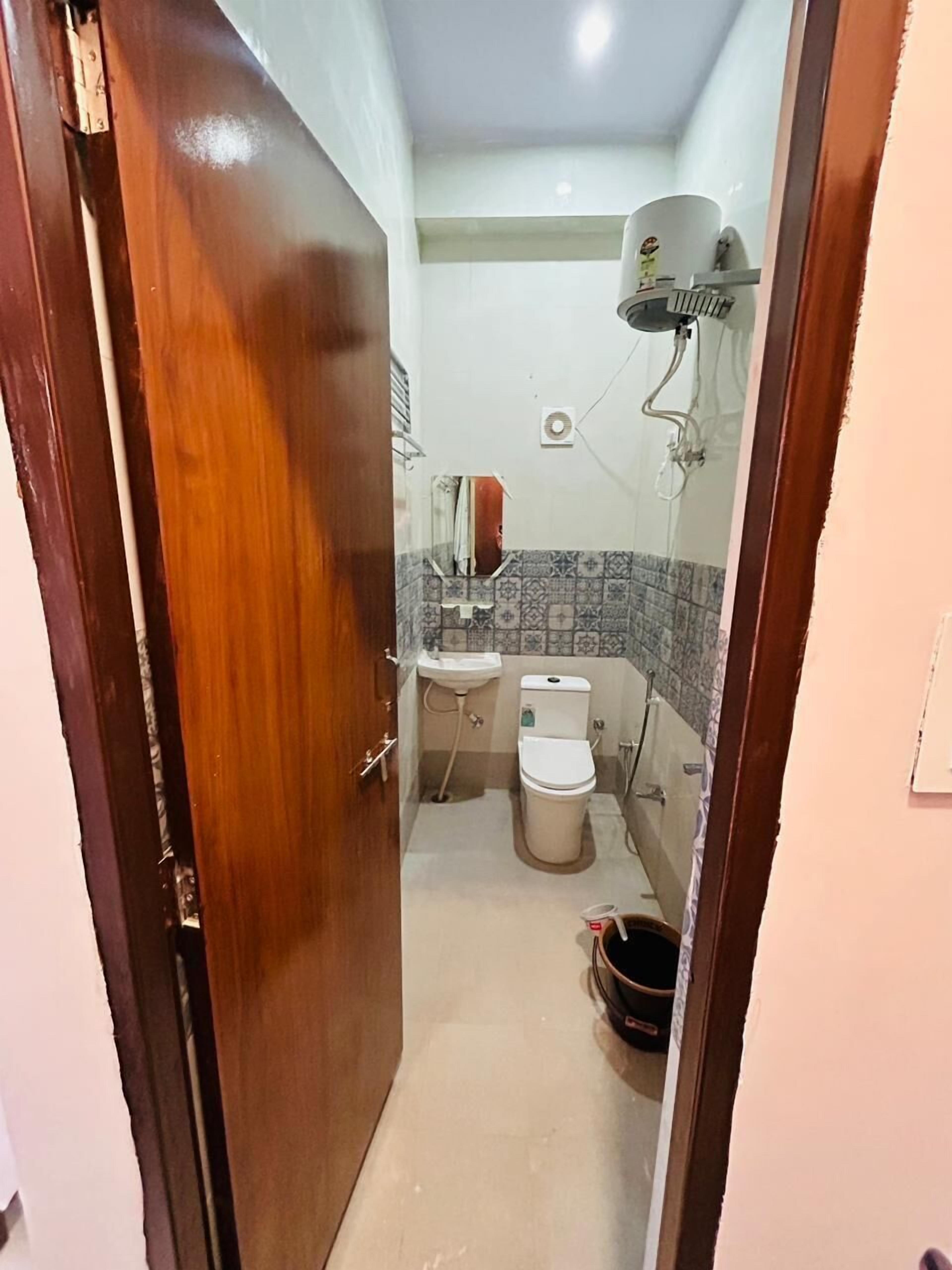 Shower, free toiletries, towels, soap