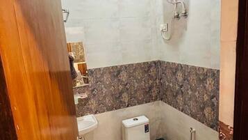 Shower, free toiletries, towels, soap