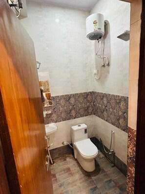 Shower, free toiletries, towels, soap