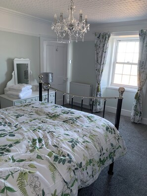 3 soverom, strykejern/-brett, wi-fi og sengetøy