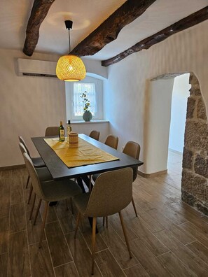 Dining - Villa Nautia Stone House (Milohnici)