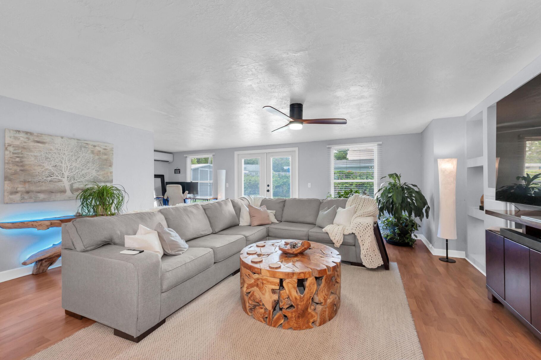 Paradise in St Petersburg! Spacious 3 Bedroom home close to the Beach!