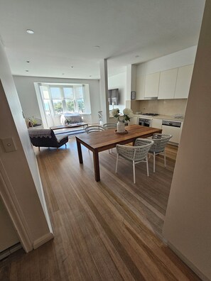 Dining - Bondi Beach Hazel unit 1 - Beach view with balcony and 2 bedrooms (Bondi Beach)