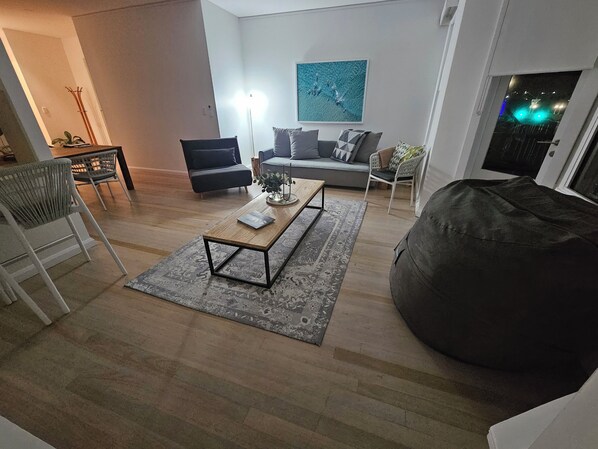 Living area - Bondi Beach Hazel unit 1 - Beach view with balcony and 2 bedrooms (Bondi Beach)