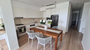 Dining - Bondi Beach Hazel unit 1 - Beach view with balcony and 2 bedrooms (Bondi Beach)