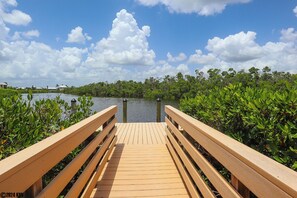 Property grounds - LOVELY WATERFRONT BAY VILLAGE 2B/2B CONDO! WALK TO BEACH! (Fort Myers Beach)