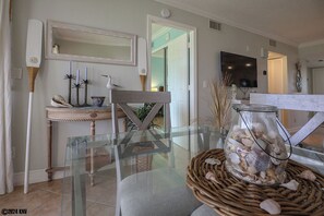 Interior - LOVELY WATERFRONT BAY VILLAGE 2B/2B CONDO! WALK TO BEACH! (Fort Myers Beach)