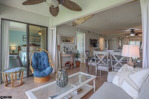 TV - LOVELY WATERFRONT BAY VILLAGE 2B/2B CONDO! WALK TO BEACH! (Fort Myers Beach)