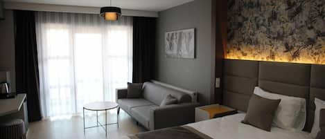 2 habitaciones, caja de seguridad en la habitación y escritorio