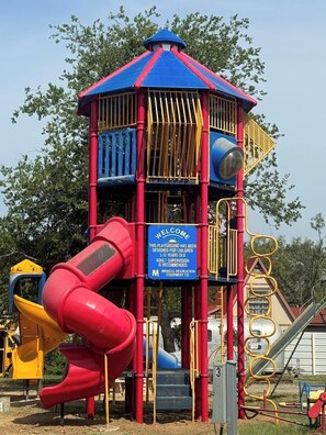 Children’s area - Coke and a Smile close to Rocker B w/ hot tub (Graford)