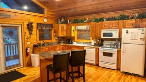 Fridge, microwave, oven, stovetop - HIDDEN HEART - Secluded Hideaway Close To Attractions In The Smoky Mountains!! (Sevierville)