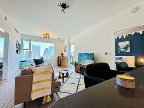 Fernseher, Videospiele, Bücher, Computerbildschirme