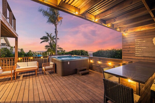 屋外ダイニングエリア