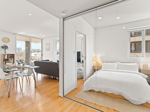 2 室のベッドルーム、アイロン / アイロン台、WiFi、ベッドシーツ