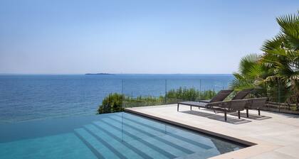 Villa Grace with Pool on the Lake