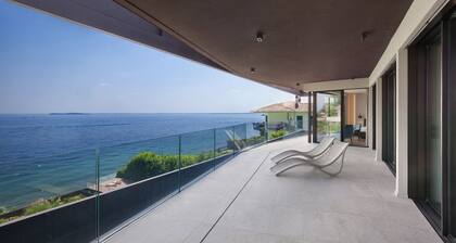 Villa Grace with Pool on the Lake