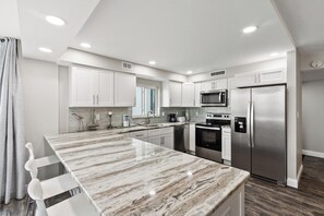 Fridge, microwave, oven, stovetop - Easy Beach Days Ahead - Family Condo in Destin, Florida - Memories Await (Destin)